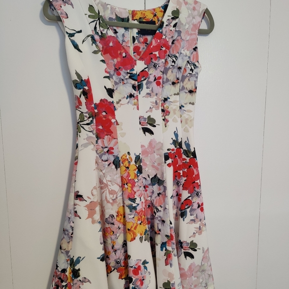Floral dress - Picture 3 of 3